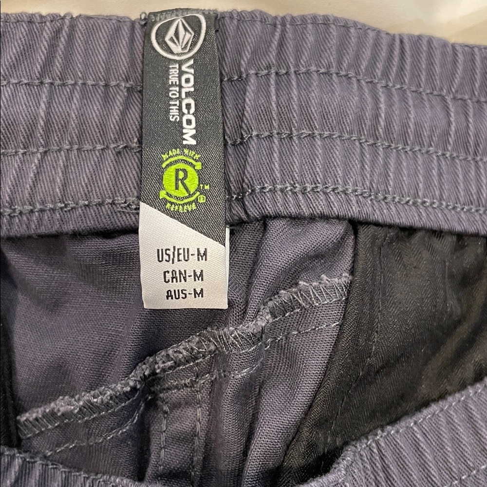 VOLCOM Shorts - Picture 6 of 8